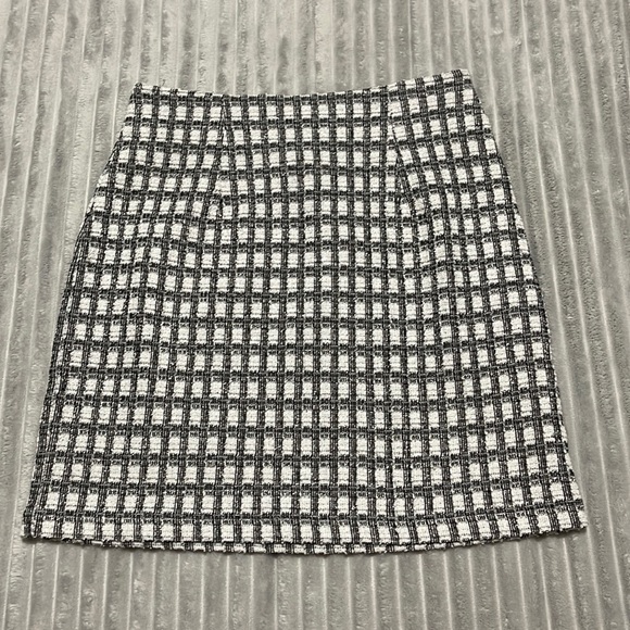 Divided Dresses & Skirts - H&M Mini Skirt Size 2